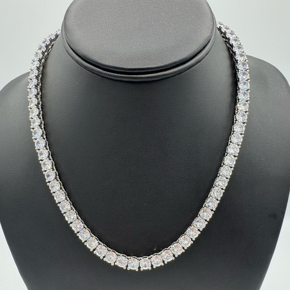 18k 63ct Tennis Necklace - Picture 7 of 10